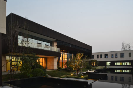 Beijing Changyang Vanke used 15000 square meters dassoXTR in siding and grating. Finished in 2014.
